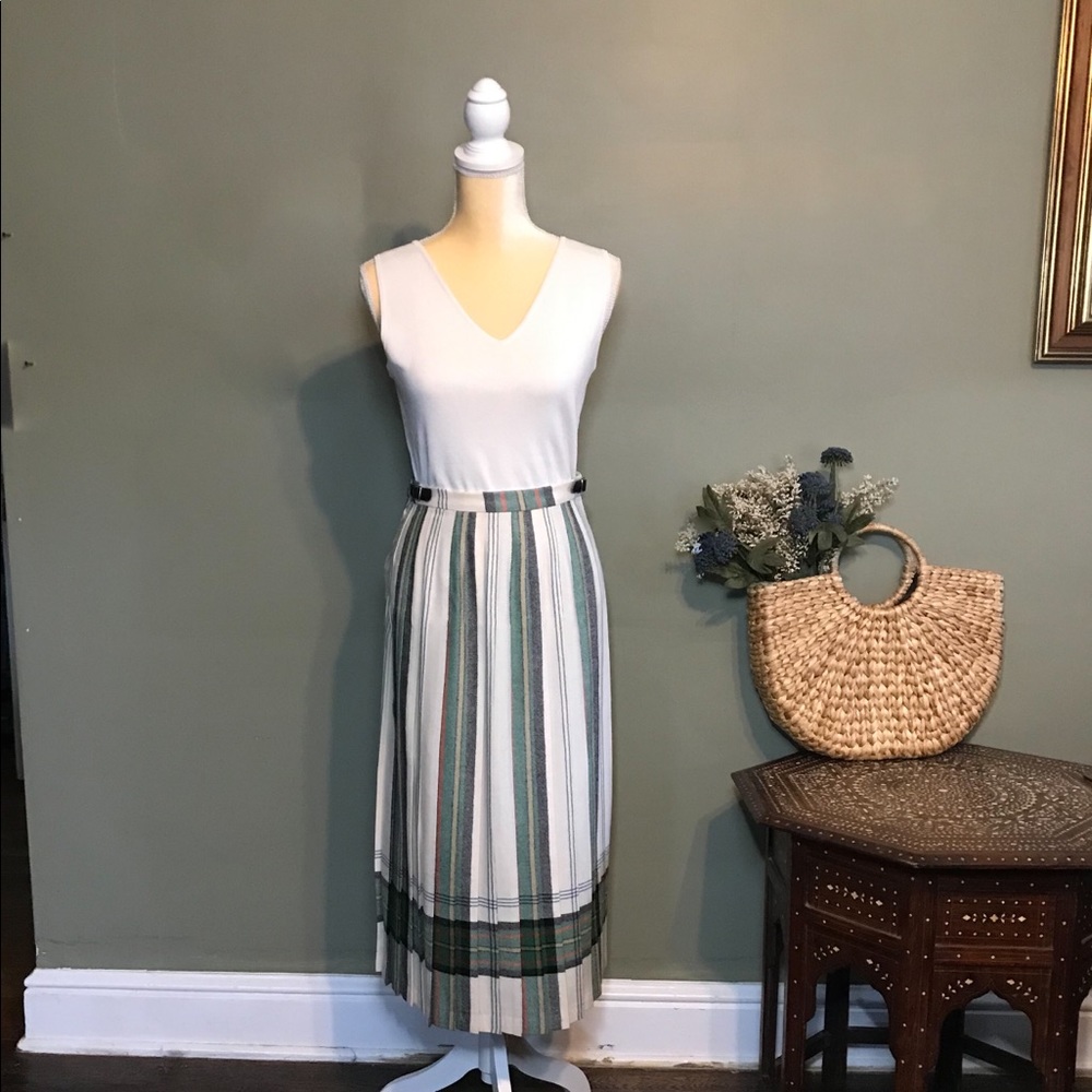 100% Wool Made in Scotland Pleated Plaid Skirt